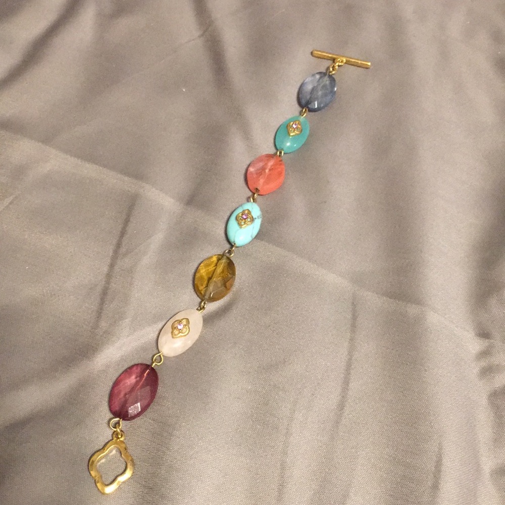 Beaded gold tone bracelet